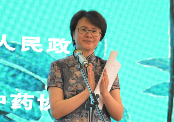 州委副书记、州长张秀兰主持开幕式