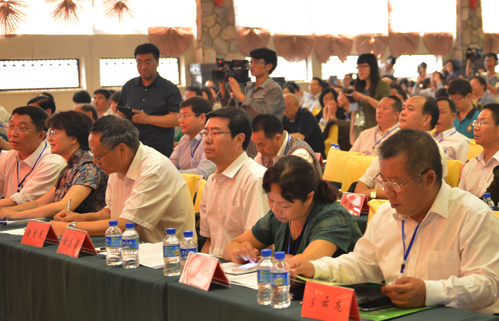 我州党政领导出席论坛